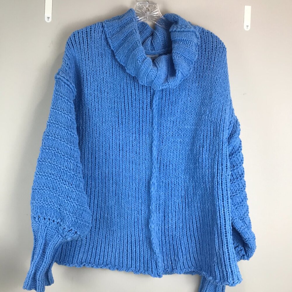 Women's blue polyester chenille T neck Sweater Size S